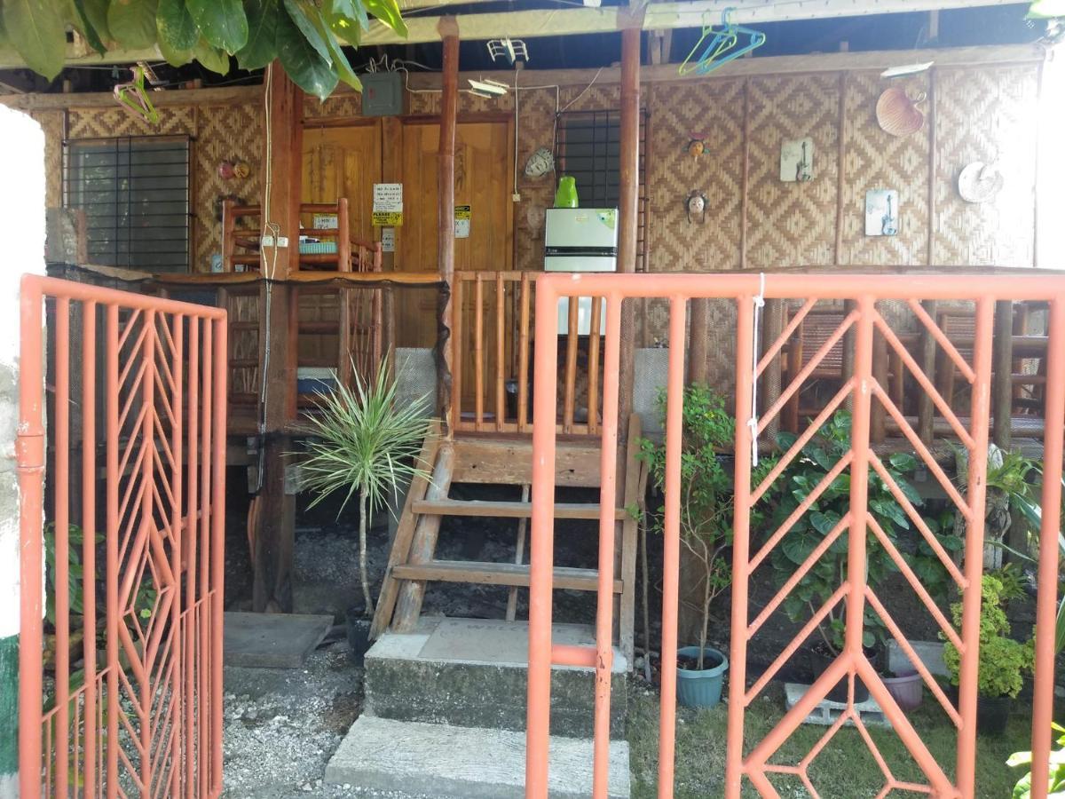 Titanic'S Nipa Hut Hostel Moalboal Luaran gambar