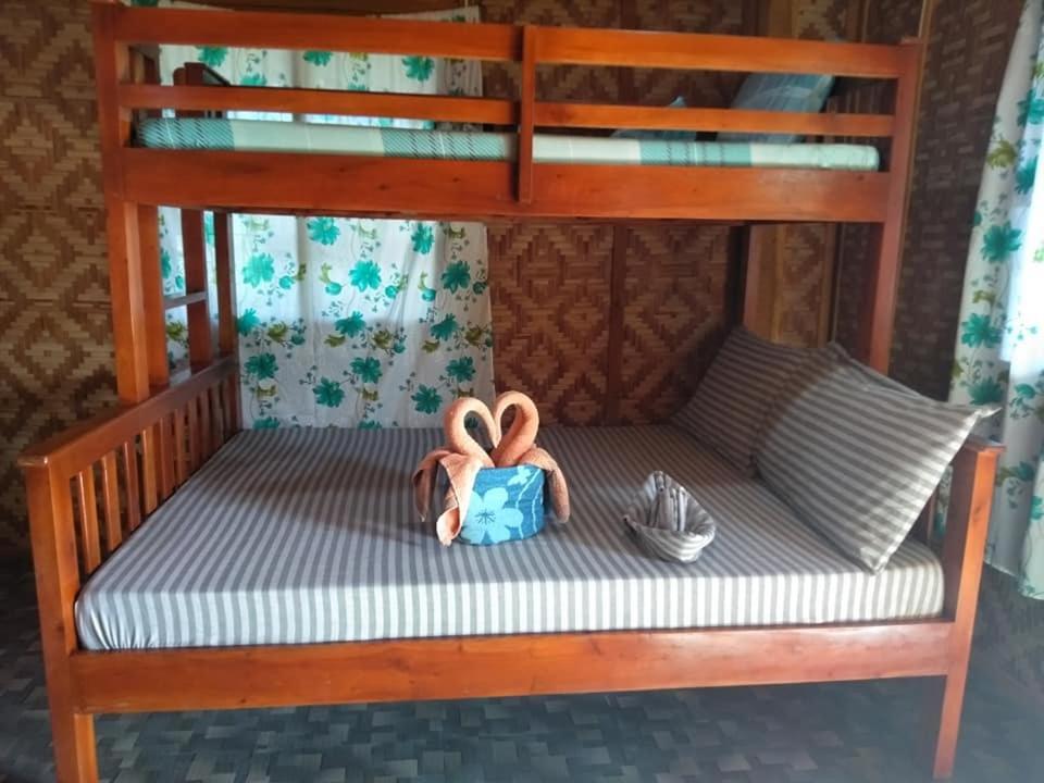 Titanic'S Nipa Hut Hostel Moalboal Luaran gambar