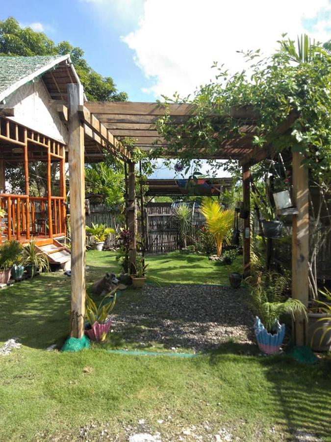 Titanic'S Nipa Hut Hostel Moalboal Luaran gambar